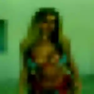 Henriette, 22 ans, connectée à Arradon pour un rencontre sexy