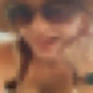 Découvre Albertine, 23 ans à Caumont-sur-Durance en privé