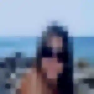 Photo exclusive de Luna, 20 ans à Chantilly - plan discret