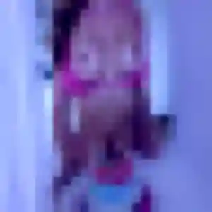 Découvre Anne, 21 ans à Dijon en privé