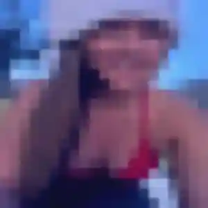 Agnes, 27 ans, connectée à Montdidier pour une rencontre coquine