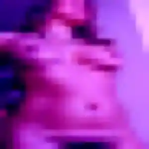 Gwenaelle, 22 ans, connectée à Mulhouse pour une rencontre coquine