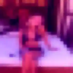 Lamia, 21 ans, en ligne à Pierrelaye pour une rencontre coquine