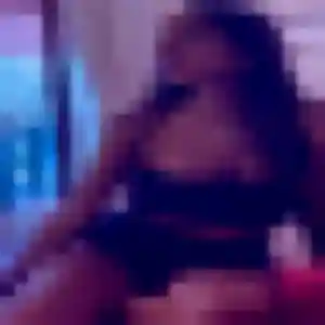 Nelly, femme de 20 ans propose rencontre sexy à Roquevaire