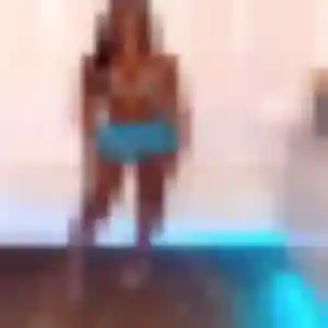 Photo privée de Alice, 25 ans à Sèvres - rencontre sans lendemain